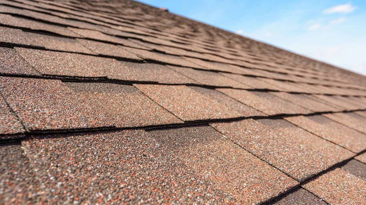 Asphalt shingle roof on a Fort Wayne, Indiana home